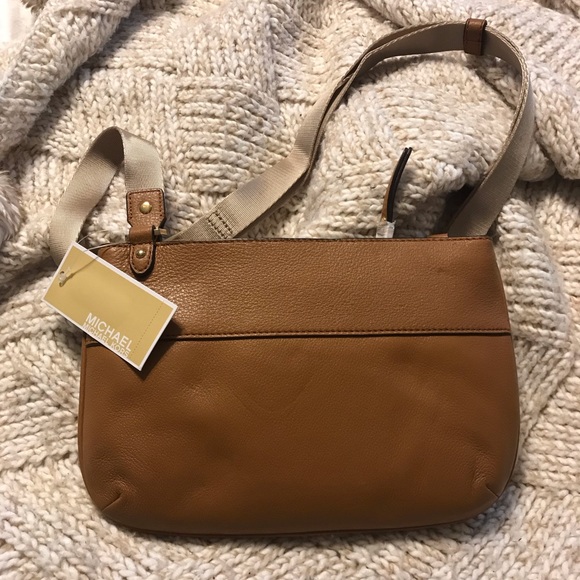 Michael Kors Jet Set Crossbody - Picture 2 of 8